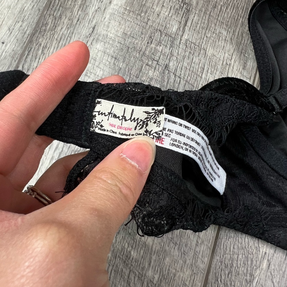 32A Free People‎ Black Velvet Bralette - Picture 12 of 12
